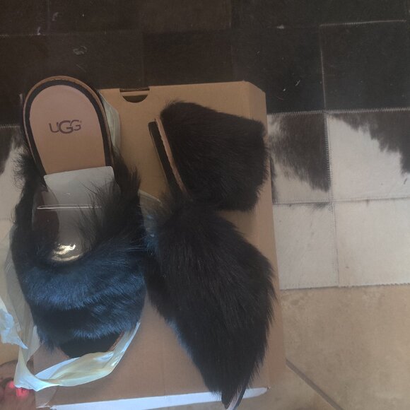 UGG Fluff Rosa shoes size 42 New